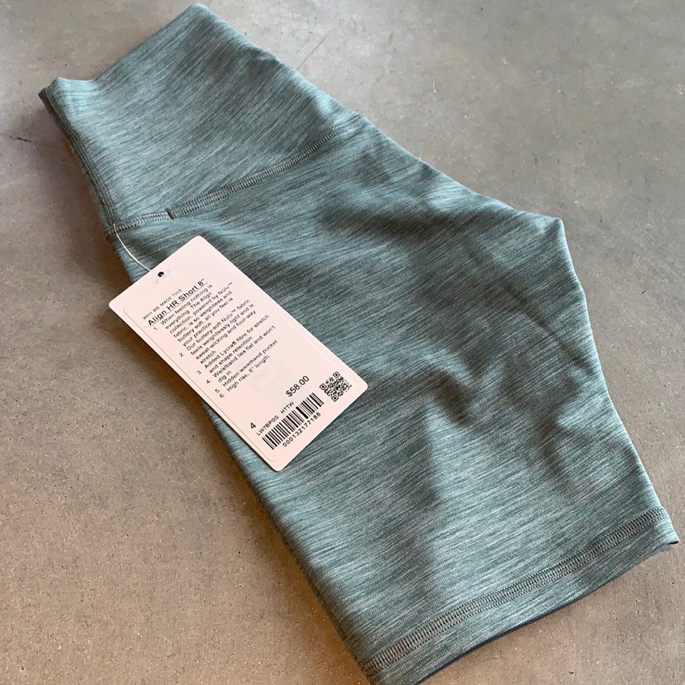 NWT Align Short 8”
